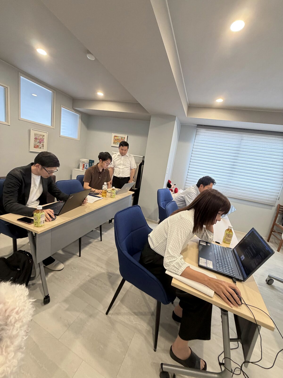 ハピネススタイルAX教室 第1回。参加者それぞれが自分のPCで手を動かしている様子