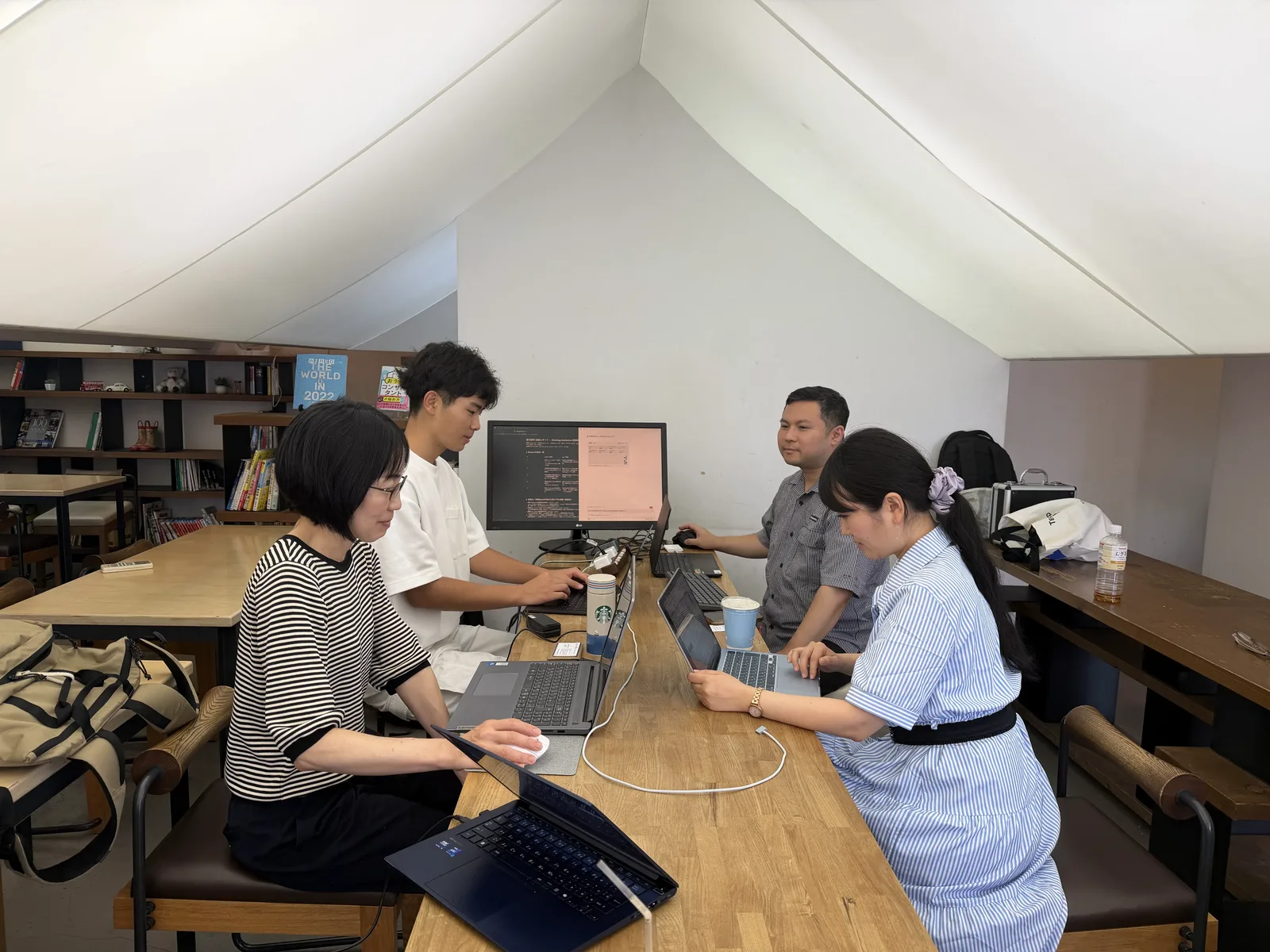 Ontology incubation 2026年7月13日 第6回で、参加者が中期経営計画をAIエージェントと見直している様子