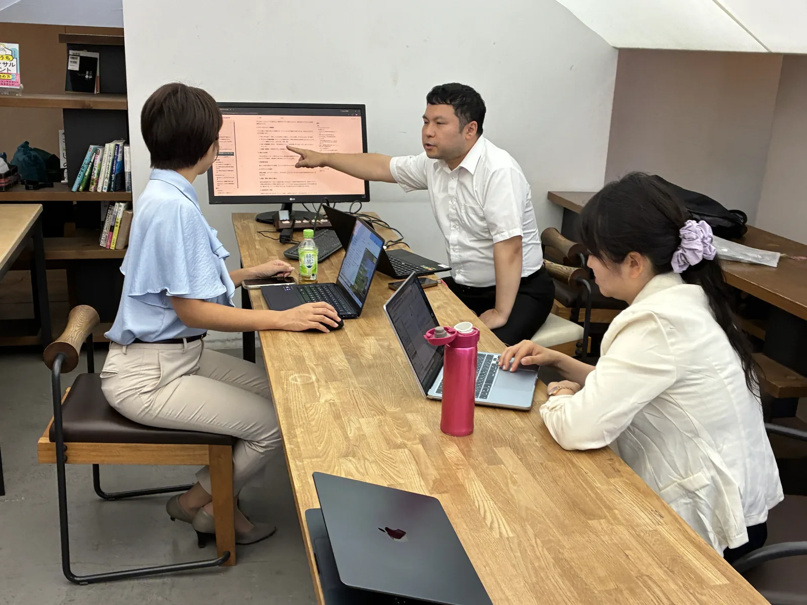 Ontology incubation 2026年8月3日 第9回で、売れるLPの条件を画面で示しながら解説している様子